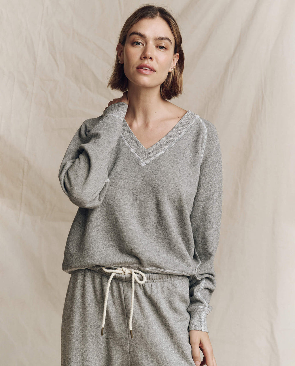 The Great - The V-Neck Sweatshirt Varsity Grey – City W.