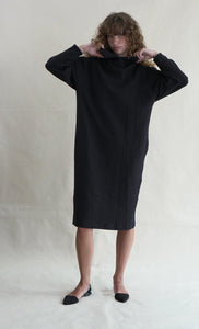 Proche - SERSUCKER JERSEY HOODIE DRESS City W. Proche - SERSUCKER JERSEY HOODIE DRESS City W.
